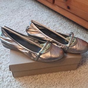 Gold wedge flats